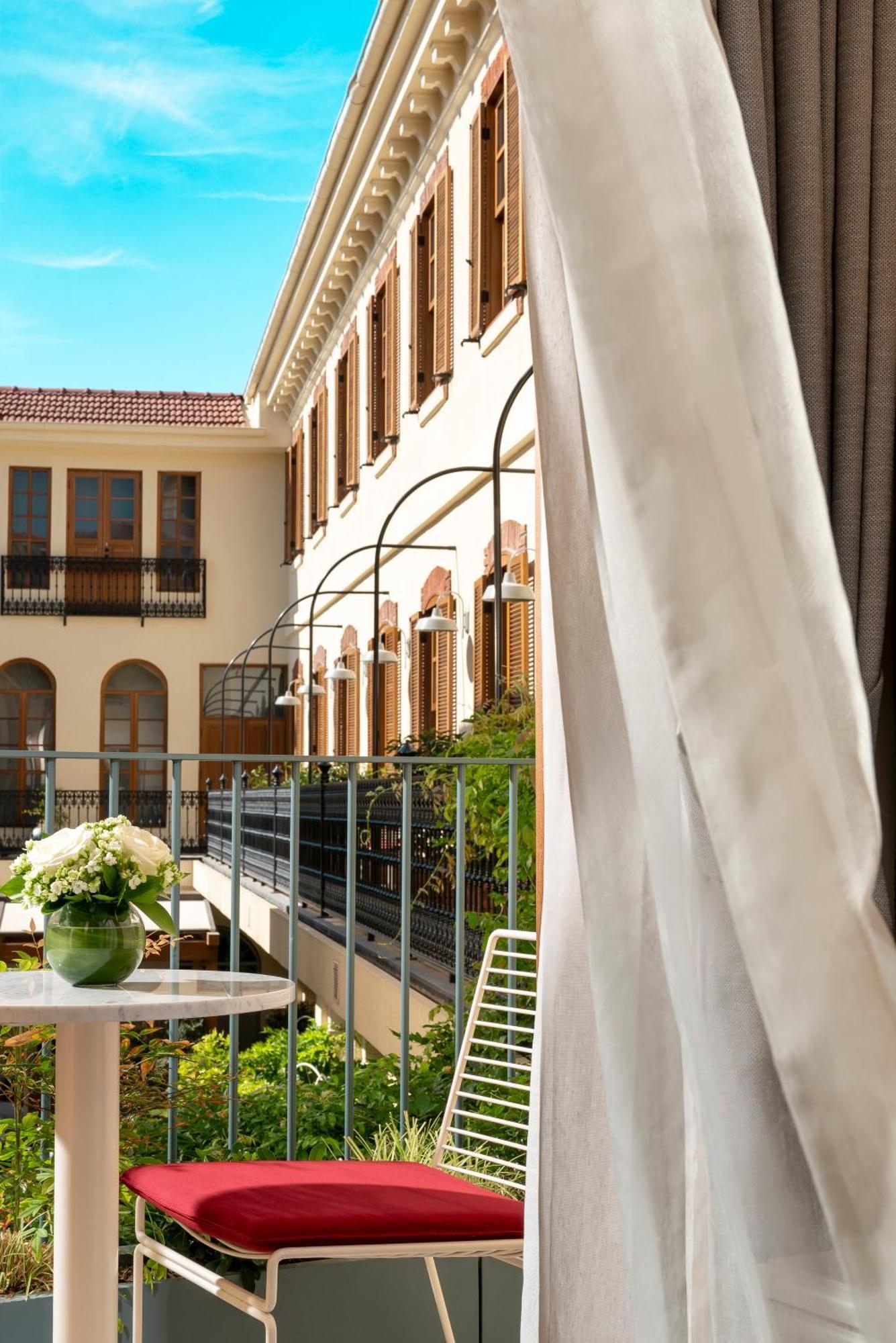 Ecole St. Pierre Hotel Стамбул Экстерьер фото
